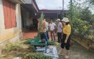 Hội Nông dân xã Định Liên thăm, kiểm tra và hướng dẫn các hộ ủ lên men phụ phẩm cây trồng